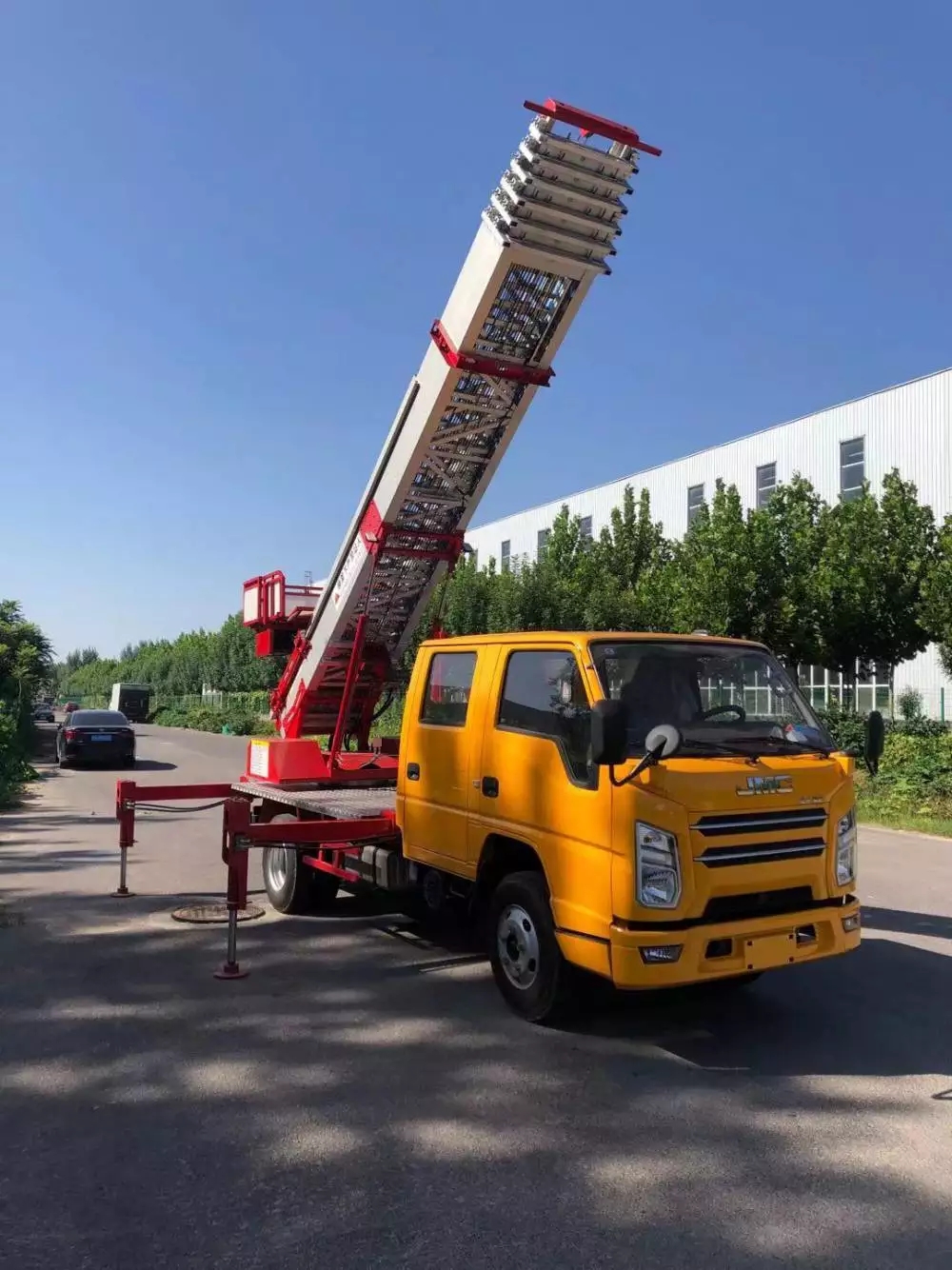 广元附近的云梯车出租服务：轻松解决高空作业需求