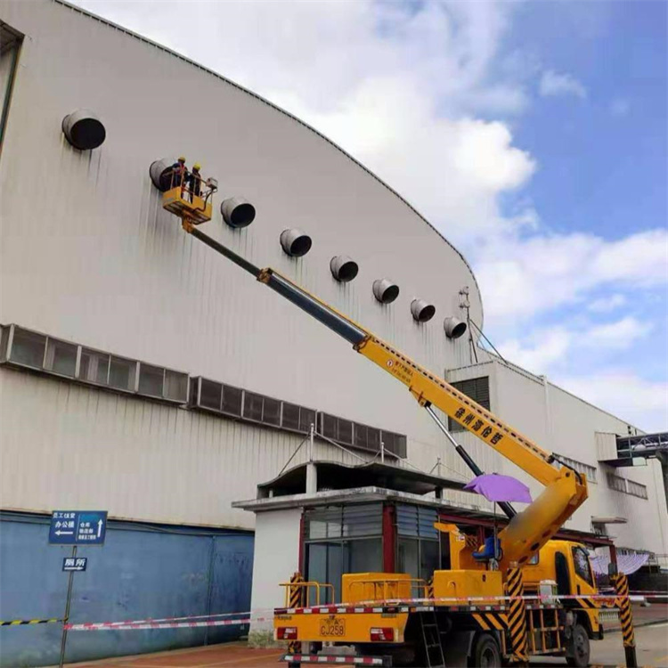 广元高空作业车出租服务：专业广告牌安装解决方案